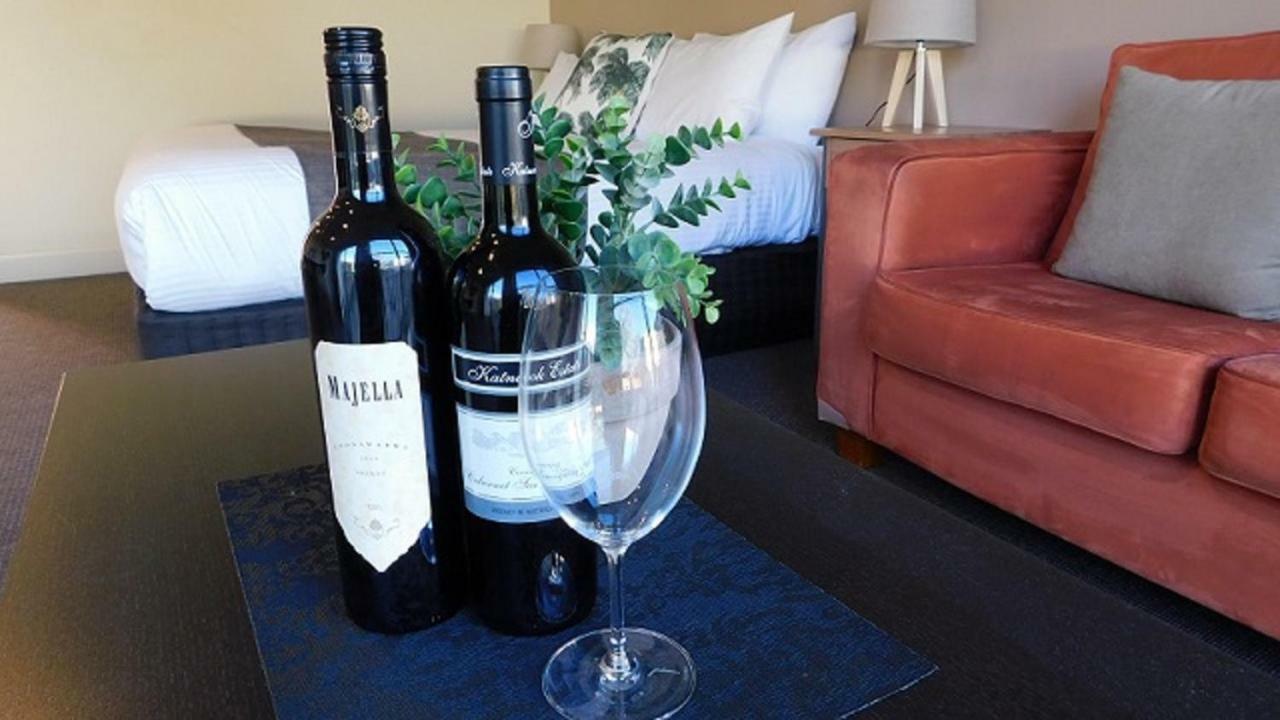 Alexander Cameron Suites Penola Exteriör bild